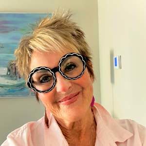 Meet your Posher, Rena